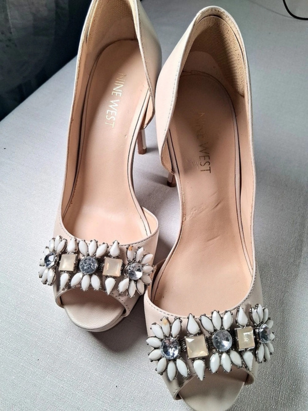 Nine West Embellished Peep Toe Heels in blush/nude color. Size 5